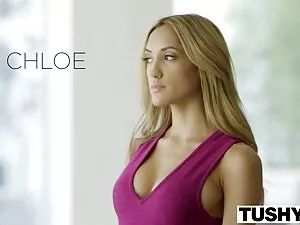 Una giovane donne ma ...